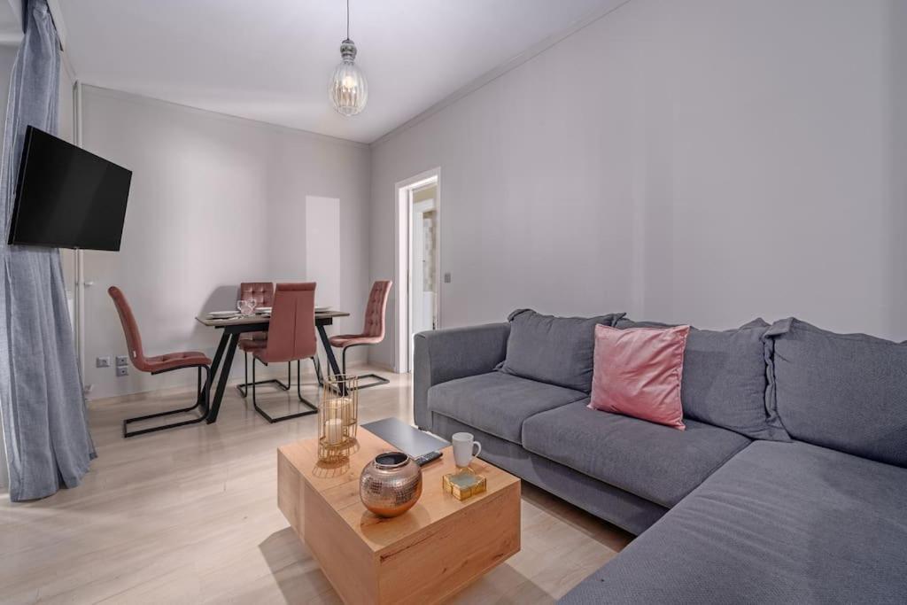Peaceful 2 Bedroom In Glyfada Center * Atenas