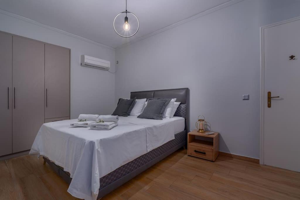 Peaceful 2 Bedroom In Glyfada Center * Athens