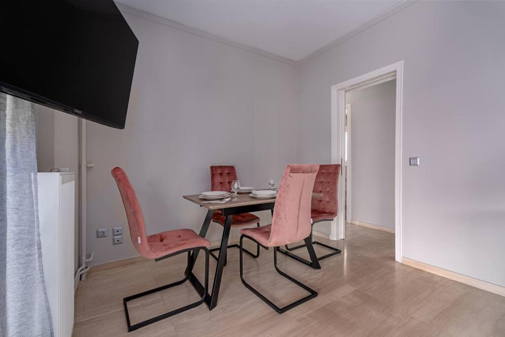 Peaceful 2 Bedroom In Glyfada Center * Athens