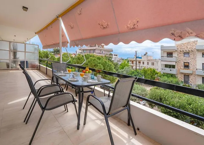 Peaceful 2 Bedroom In Glyfada Center