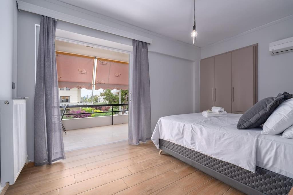 Peaceful 2 Bedroom In Glyfada Center Apartment *
